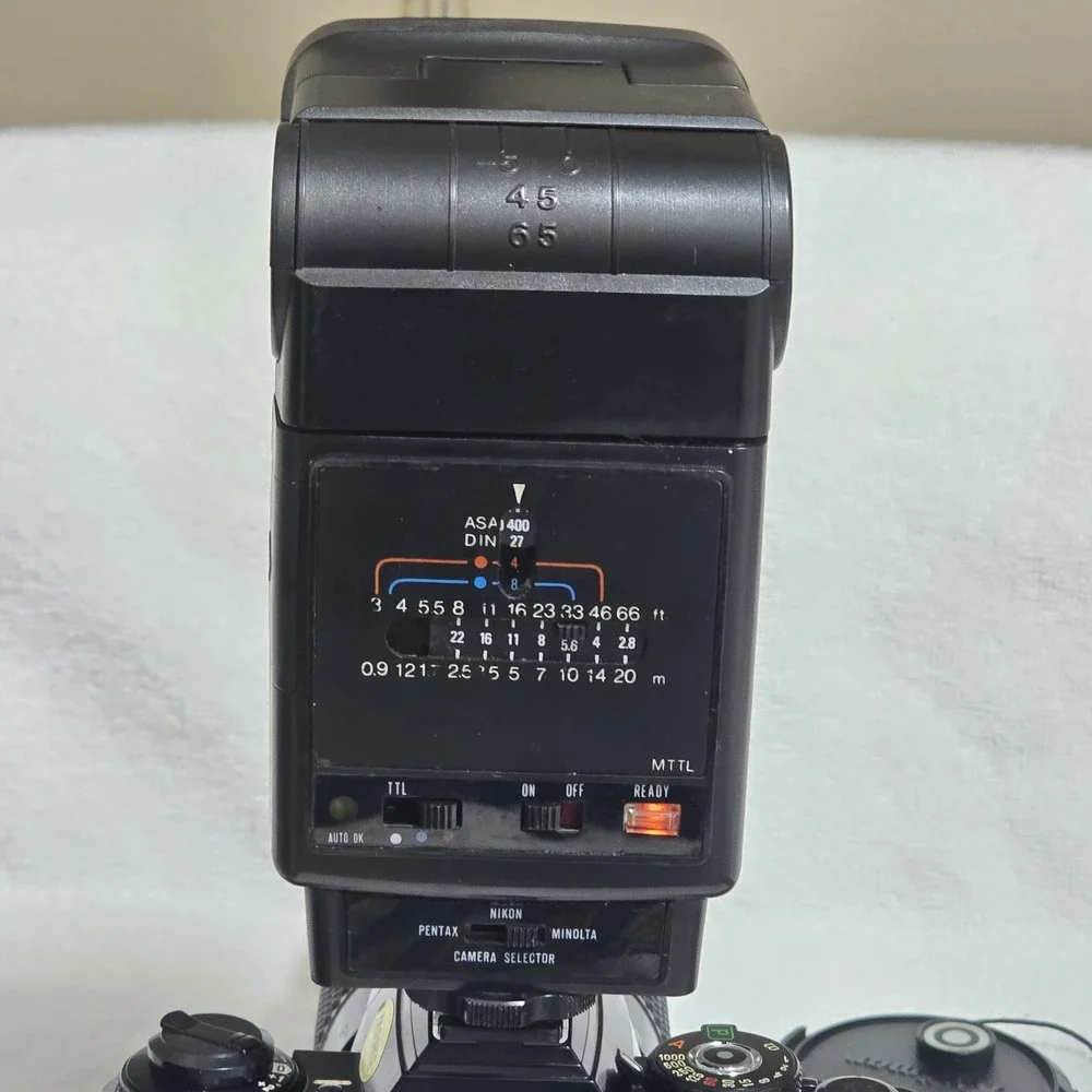 Minolta X-700 35mm SLR Film Camera Kalimar 80–200mm Lens Bundle
